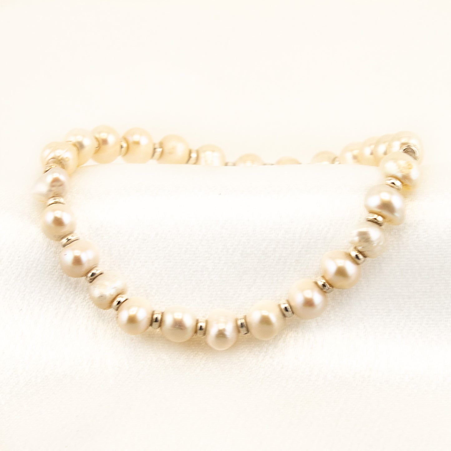 Cultured pearl bracelet with 950 silver