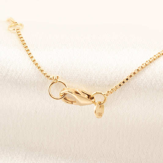 18k gold bracelet. Measures 16-18 cm