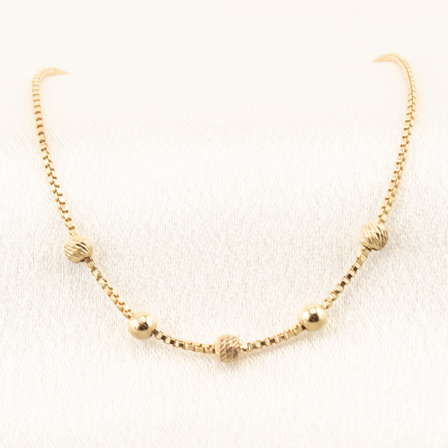 18k gold bracelet. Measures 16-18 cm