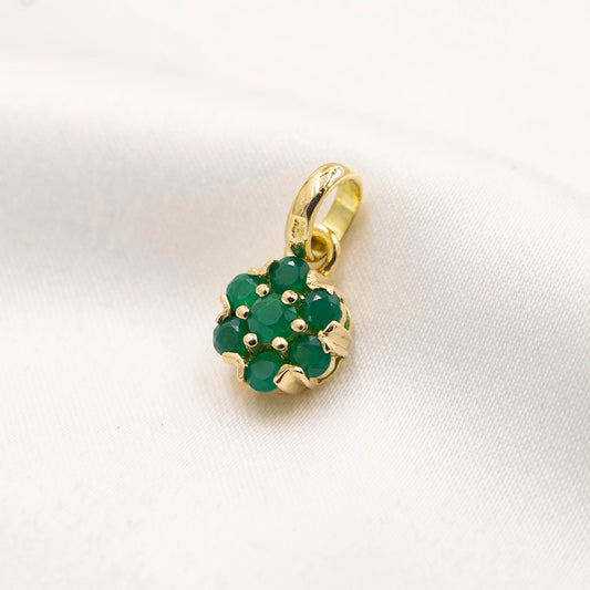 Gold pendant with natural jade